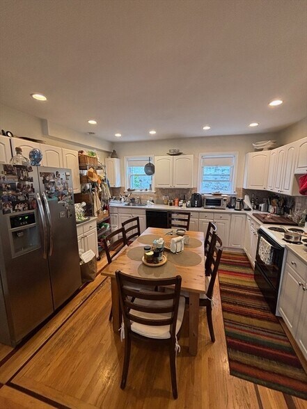 Primary Photo - 555 Heath St