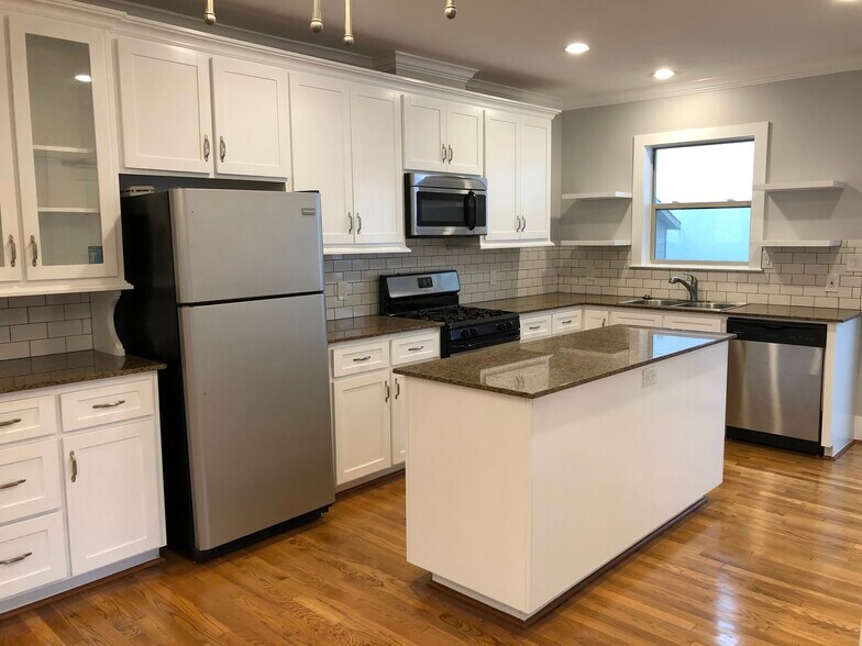 Granite counter tops with - 1712 Blodgett St