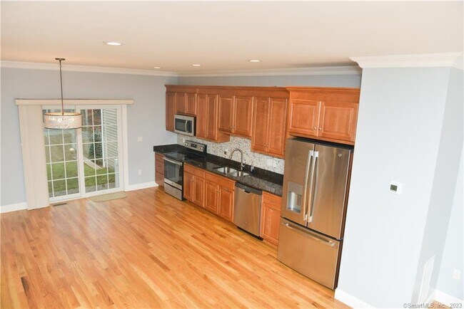 Building Photo - 17 Brookview Cir