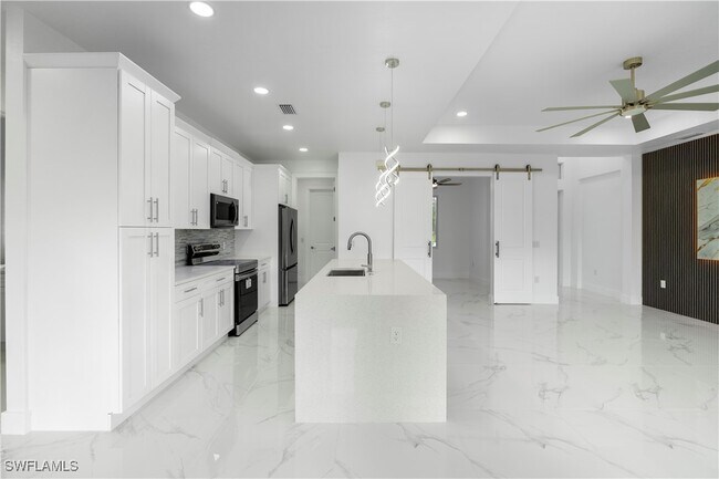 Building Photo - 918 Hollister Ave