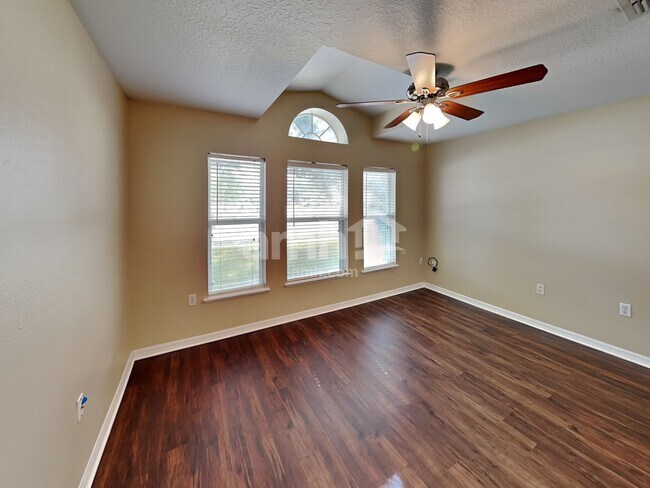 Building Photo - 194 Velveteen Place