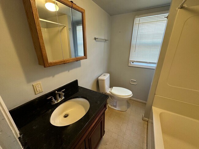 Building Photo - 227 Orange St