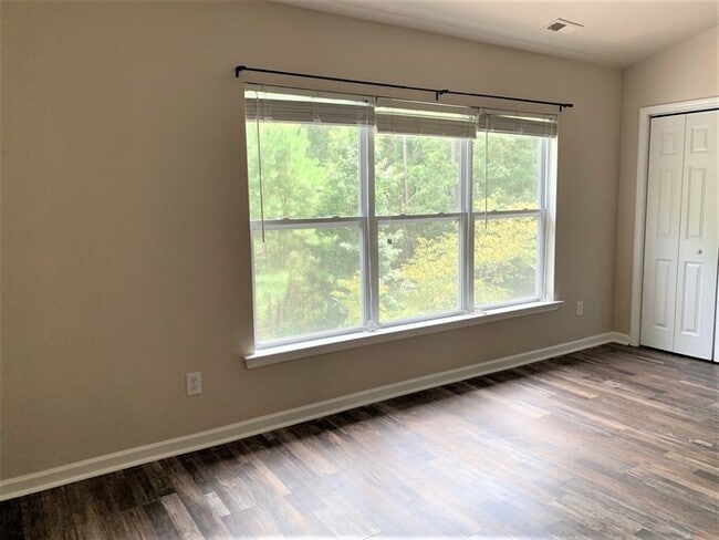 Building Photo - Beautiful town home in Summerville