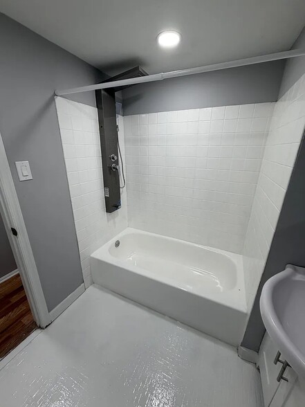 Building Photo - 7057 Cresheim Rd