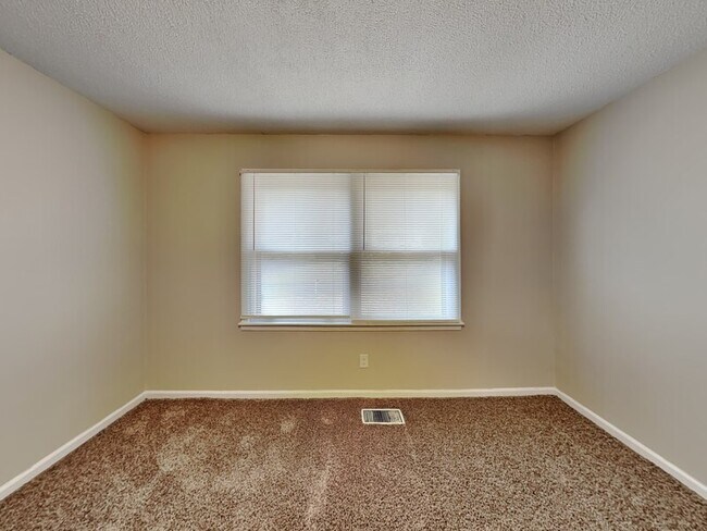 Building Photo - 1431 Lantana Dr