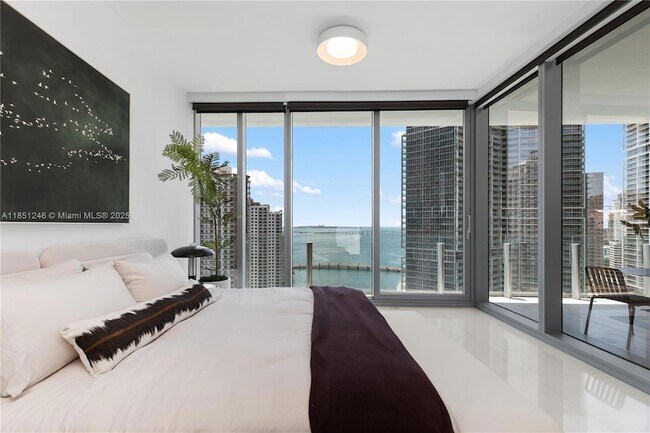 Building Photo - 300 Biscayne Blvd Way