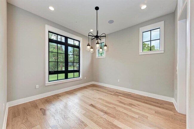 Building Photo - 1707 W St Johns Ave