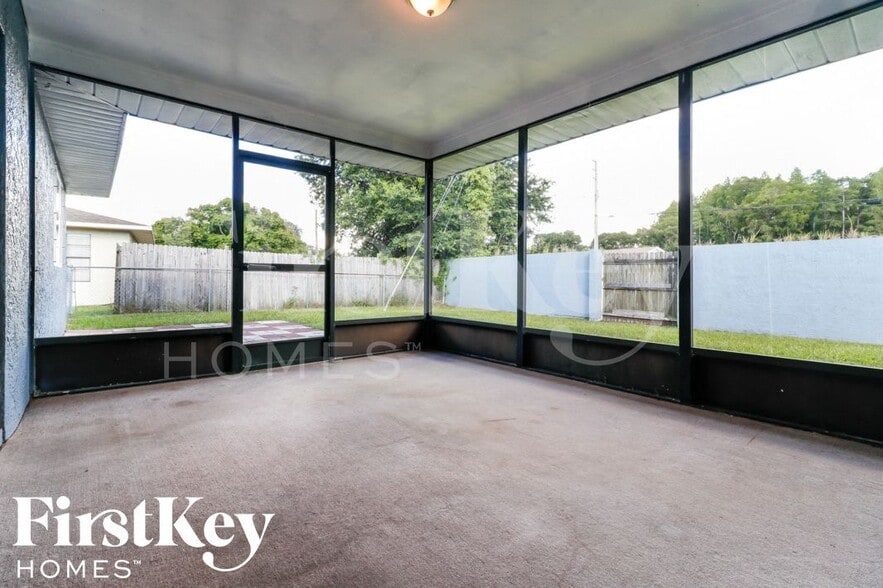 Building Photo - 7704 Riverdale Dr