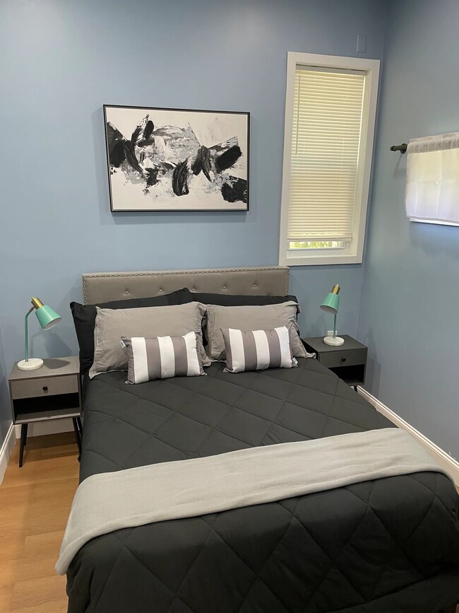 Building Photo - 1000 Longley Ave NW