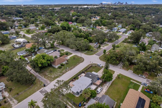 Building Photo - Charming Two-Bedroom Home with a Fenced Ba...