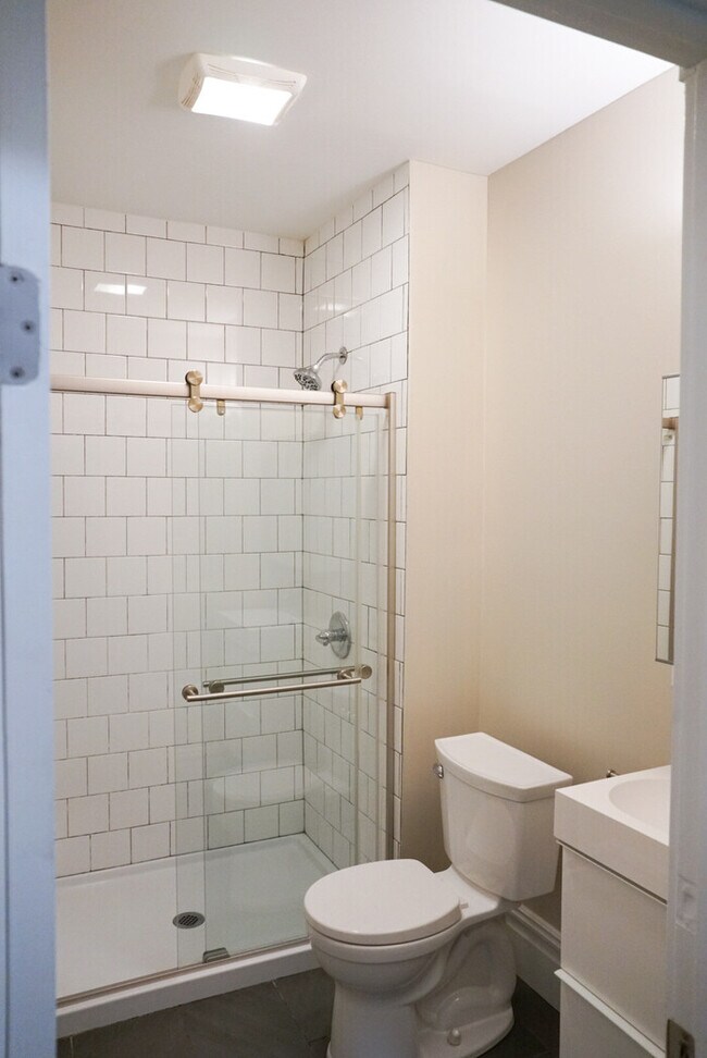 Building Photo - Recently Updated 3Bedroom 2Bath Condo