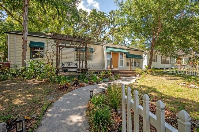 Building Photo - 1211 E Park Cir