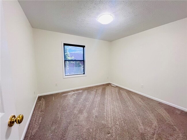Building Photo - 131 Broxbourne Dr