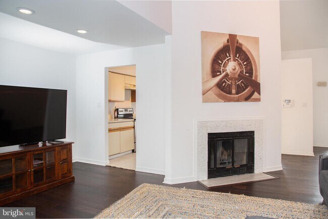 Building Photo - 828 Chanticleer