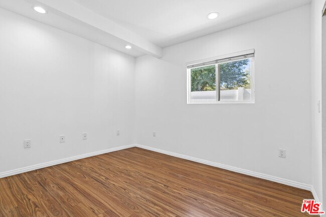 Building Photo - 4949 San Feliciano Dr
