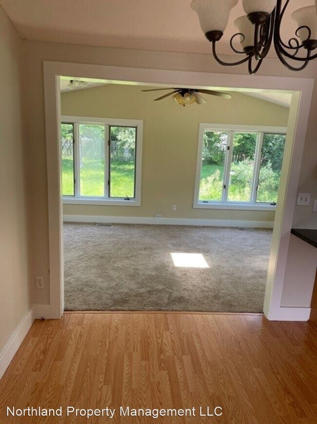 Building Photo - 3 br, 1.5 bath House - 3184 Rennie St