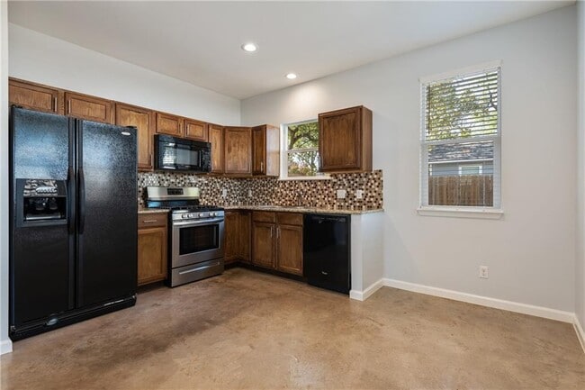Building Photo - 4415 Clawson Rd