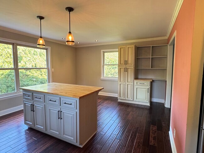 Building Photo - 5408 Villa Rd