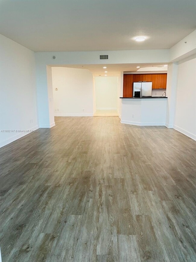 Building Photo - 14951 Royal Oaks Ln