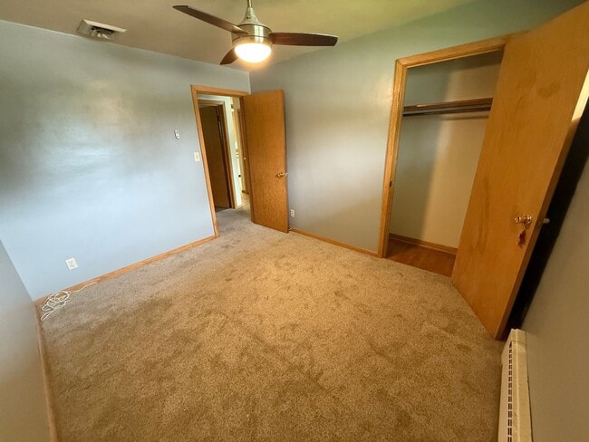 Building Photo - 3 Bed 2 Bath Home