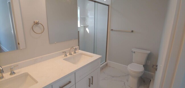 Building Photo - ***Please Respond Directly to the Online Listing, Calls May Not Be Returned***