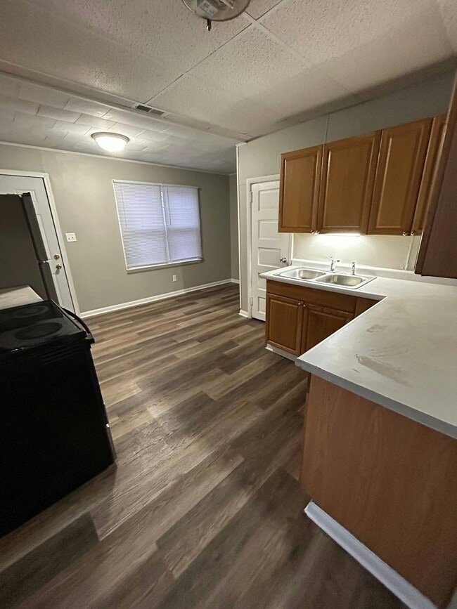 Building Photo - 3715 Center St