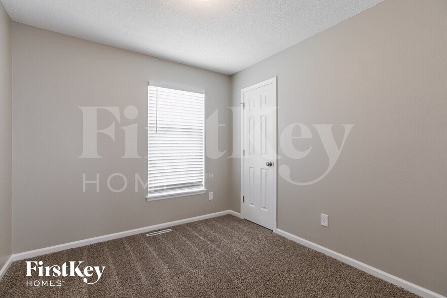 Building Photo - 1529 NE Auburn Dr