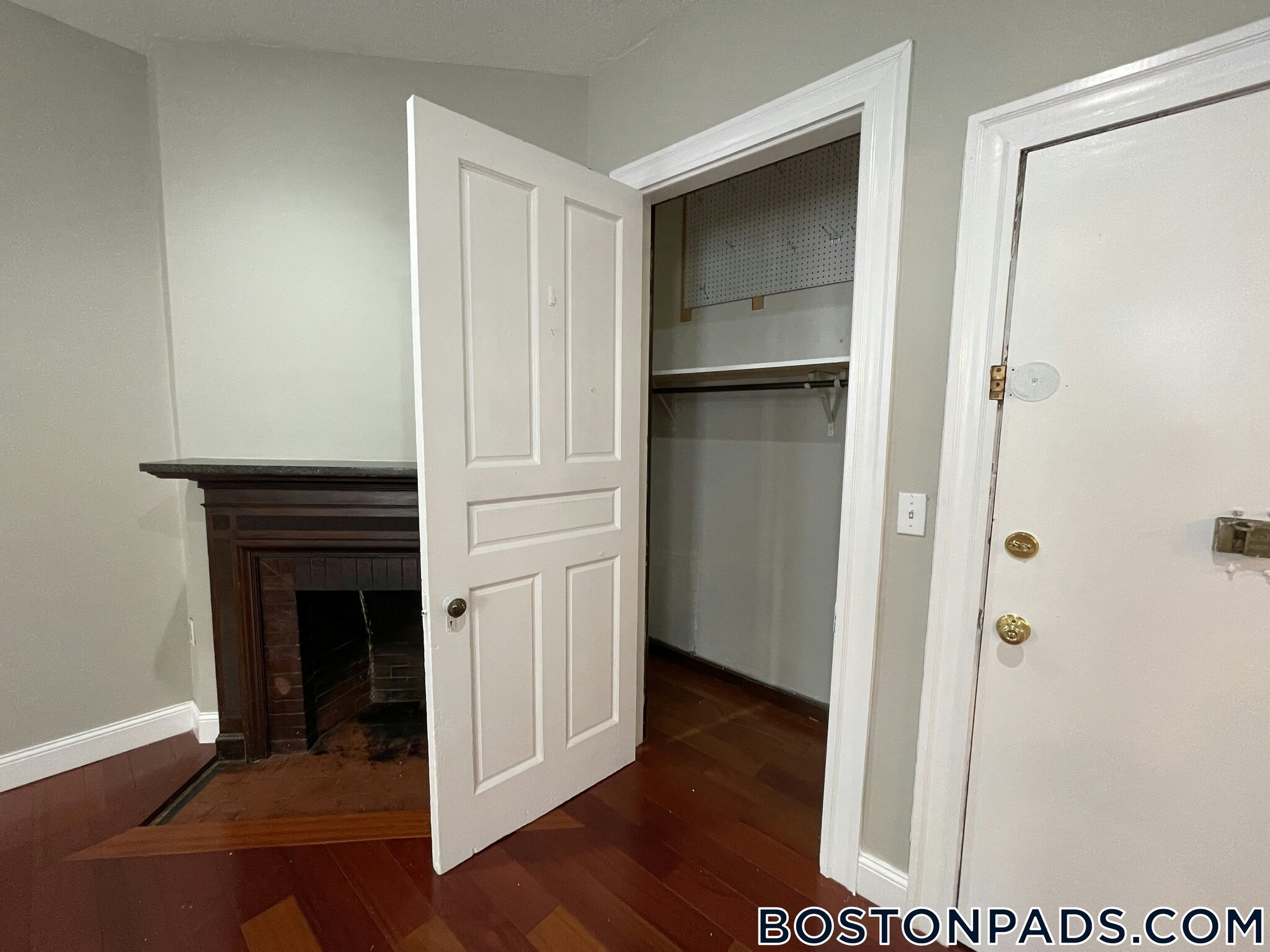 Building Photo - 250 Newbury St