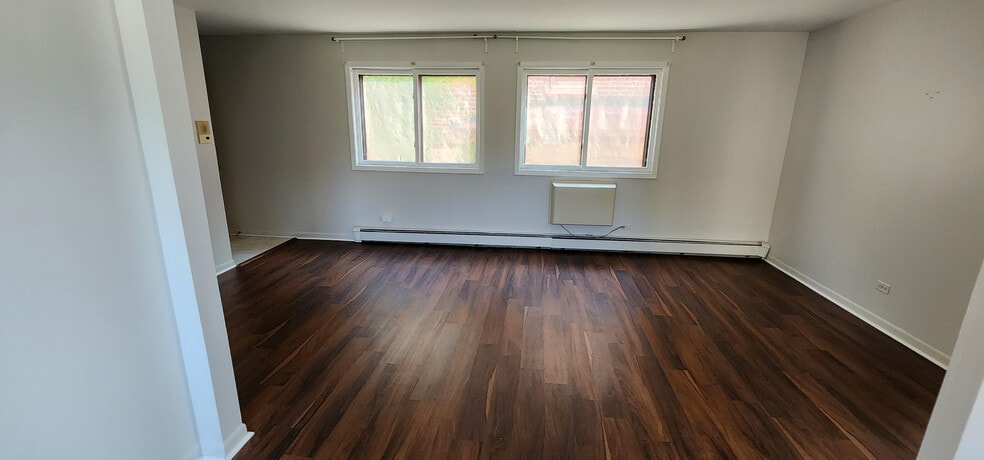 Building Photo - 6163 N Leavitt St