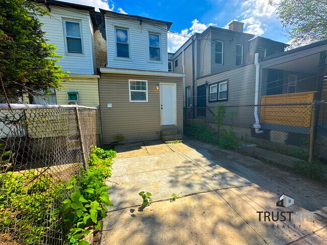 Building Photo - 3 Bedroom townhome in Mantua, Philadelphia!