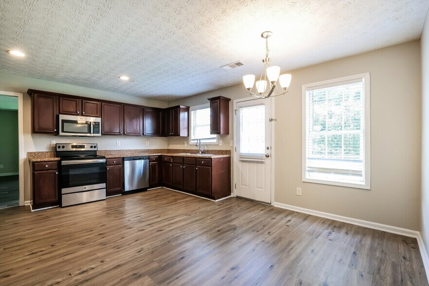 Building Photo - 3391 Kittery Dr SW