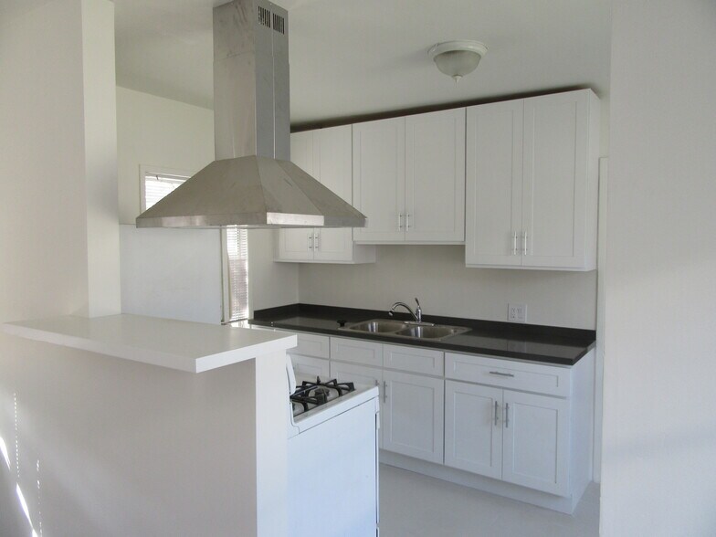 Building Photo - 5919 Comey Ave