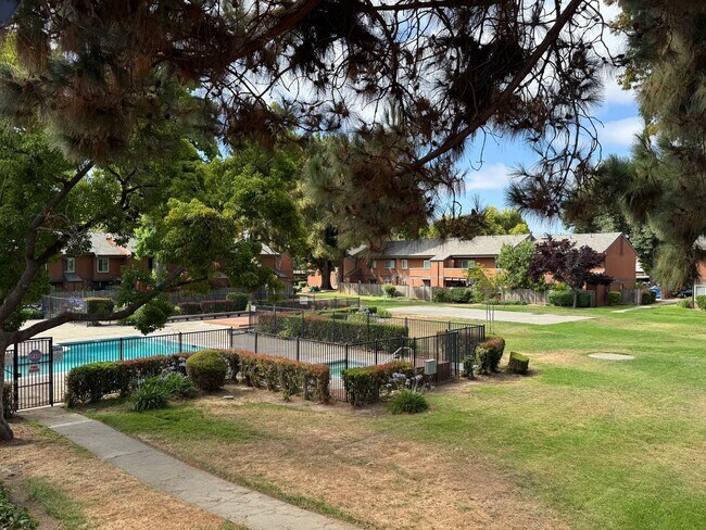 Building Photo - $3290 - 3 BED/2 BATH CONDO IN CENTRAL FREM...