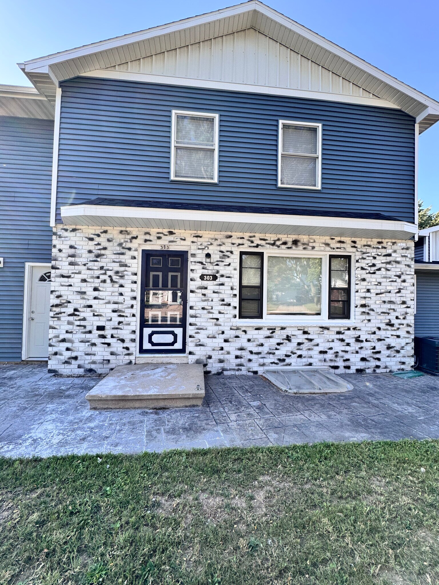 Building Photo - 303 Westbrook Drive