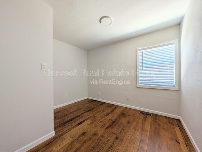 Building Photo - 951 Elm St