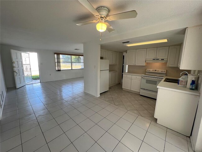 Building Photo - 3220 Pinon Dr