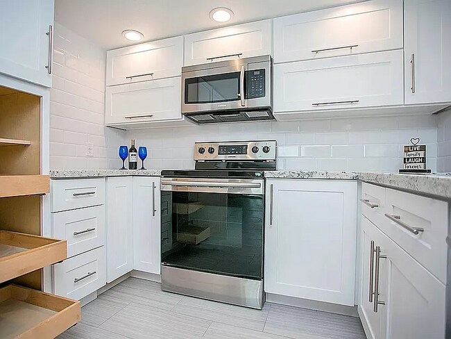 Building Photo - 7940 E Camelback Rd