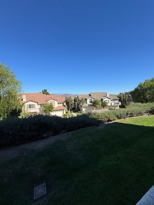 Building Photo - *Coming Soon* Adorable 2bd/2 bath in Anahe...
