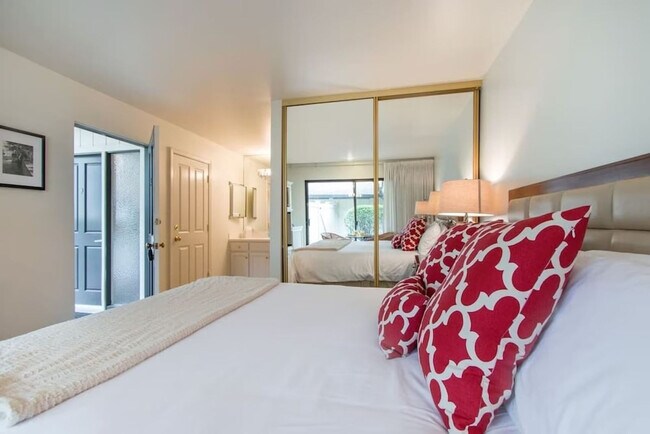 Building Photo - 668 Cottage Dr