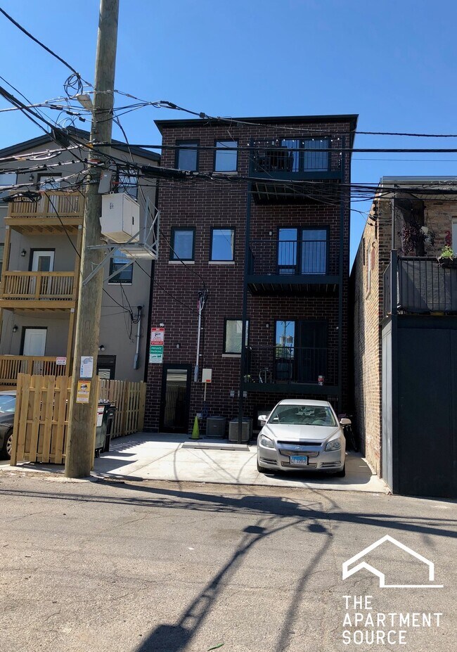 Building Photo - 2346 W Grand Ave