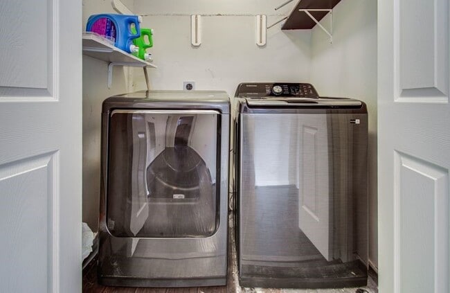 Building Photo - 3219 Leila Oaks Dr