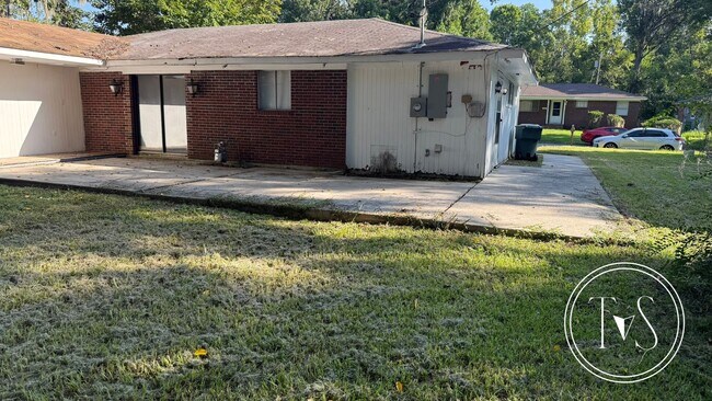 Building Photo - Charming 3-bedrooms/1-bath home in LaRoche Park