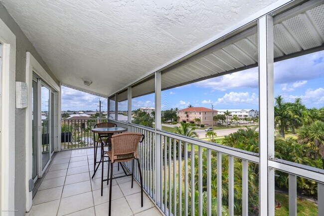 Building Photo - 1477 Park Beach Cir