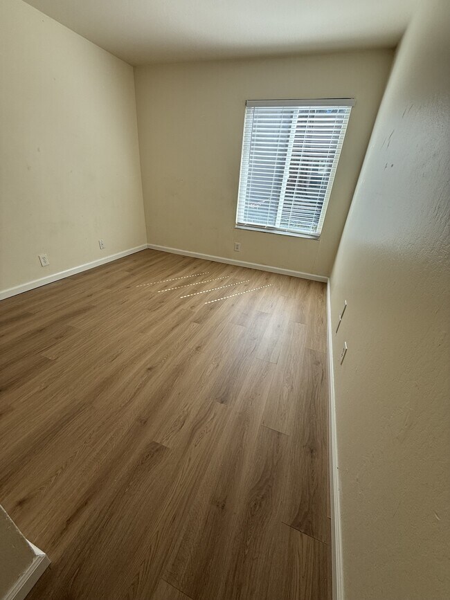 Building Photo - 975 Murrieta Blvd
