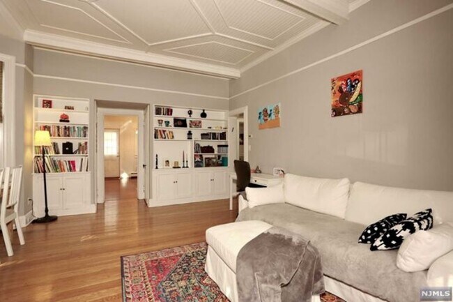 Building Photo - 809 Park Ave