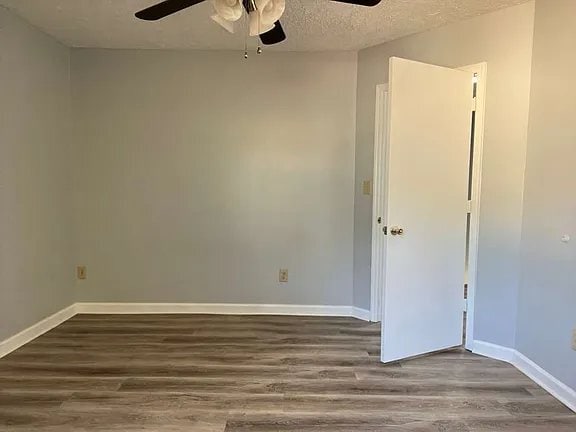 Building Photo - 1231 Shalom Dr