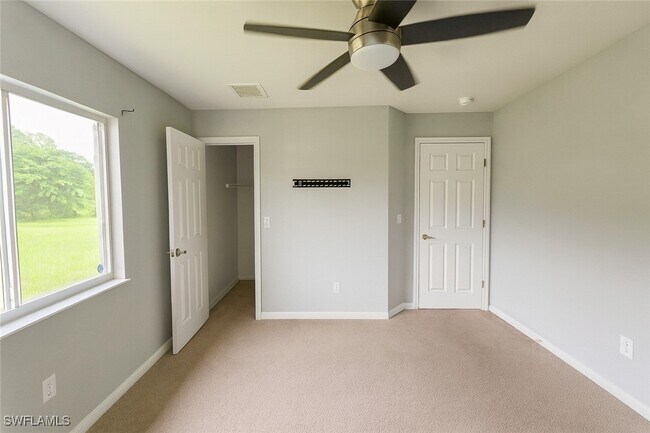 Building Photo - 549 Flamingo Ave S