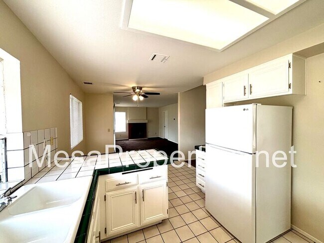 Building Photo - 15261 San Jose Dr