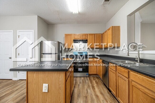 Building Photo - 6432 Parkway Trace