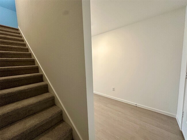 Building Photo - 13310 Rayhill Dr